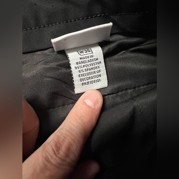 Men’s Slazenger golf shorts. Black. Size 36. Black. Button & zipper - Picture 4 of 4